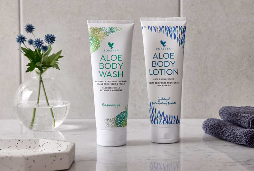 Aloe Body Wash puhdistaa koko vartalon ihoa kuivattamatta, ja Aloe Body Lotion sitoo kosteutta sekä suojaa ja vahvistaa ihoa. 