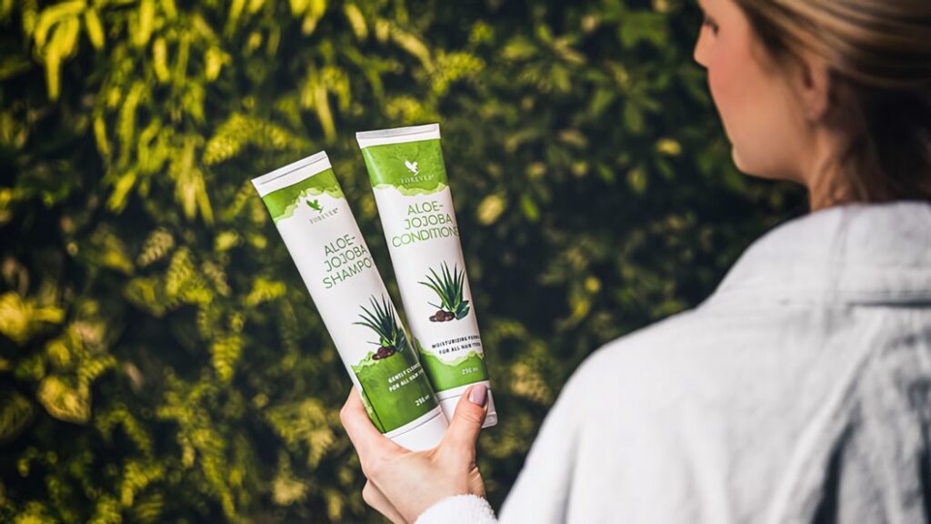 Hiukset kuntoon Aloe-Jojoba Shampoon ja Conditionerin avulla